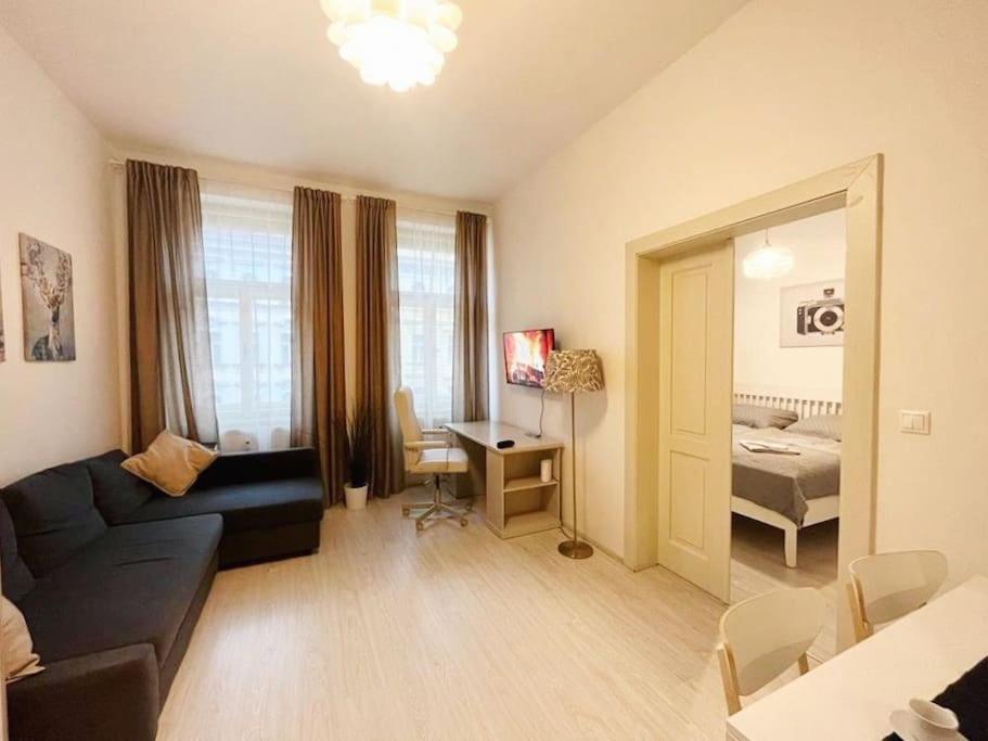 Leger Residence Apartment Прага Екстериор снимка